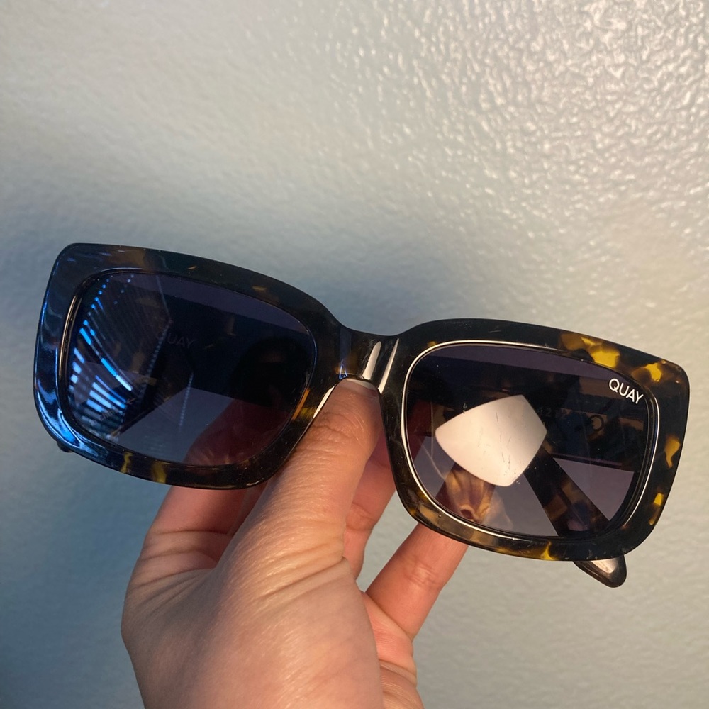 Quay Sunnies 🕶